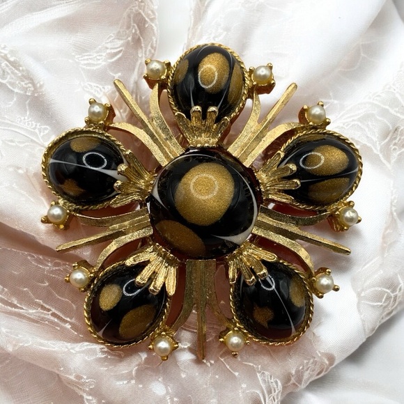 Elegant Vintage Gold and Black Art Glass Brooch with Pearls - Picture 1 of 6